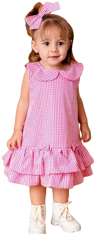 Bebê com vestido xadrez rosa