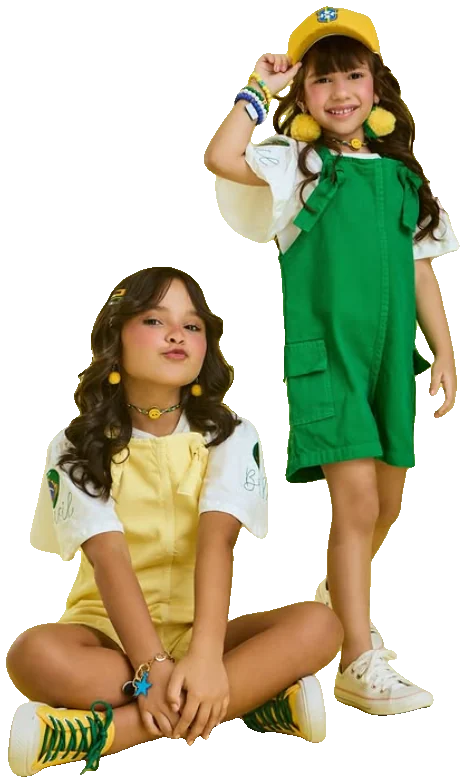 Duas meninas com looks verde e amarelo